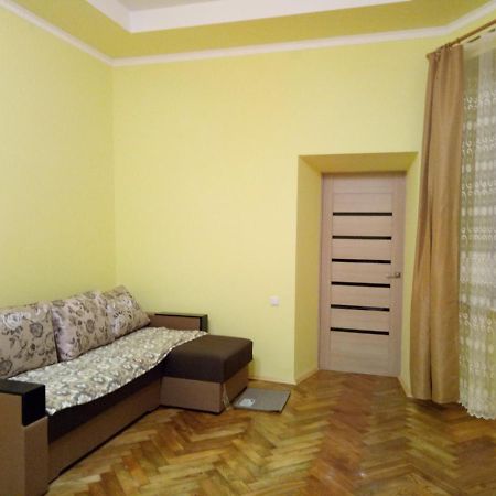 Apartment Ak. Kuchera Street Lviv Bagian luar foto