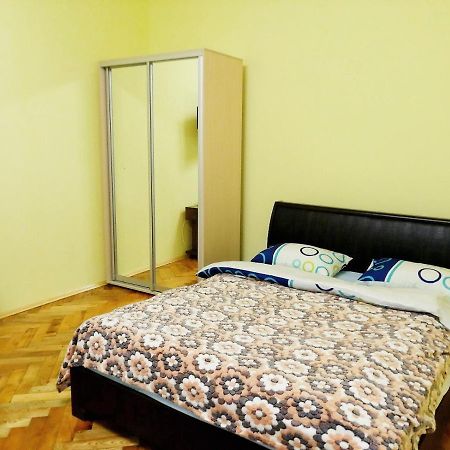 Apartment Ak. Kuchera Street Lviv Bagian luar foto