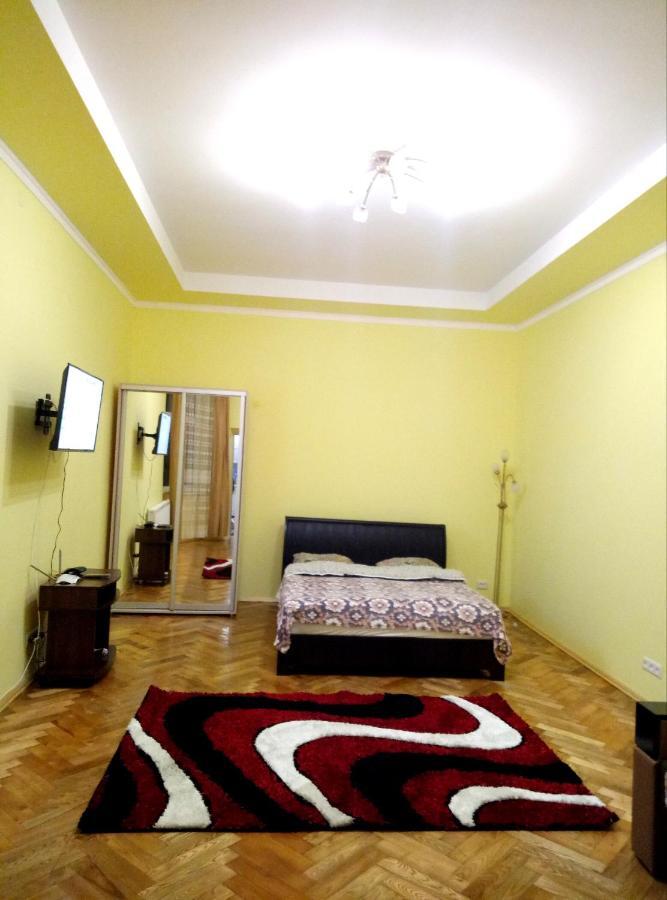 Apartment Ak. Kuchera Street Lviv Bagian luar foto